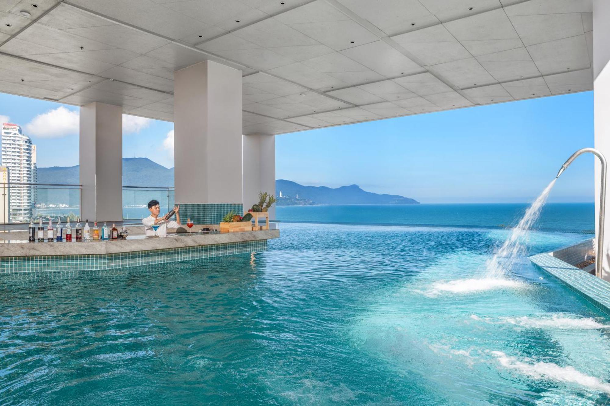 Awaken Da Nang Hotel Esterno foto